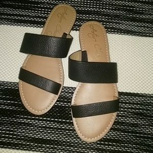 Arturo Chiang Leather Flats